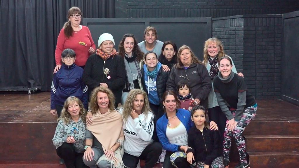 Escuelas municipales: clase abierta de yoga interbarrial