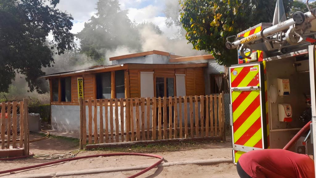 Incendio en vivienda en barrio panamericano de Huerta Grande