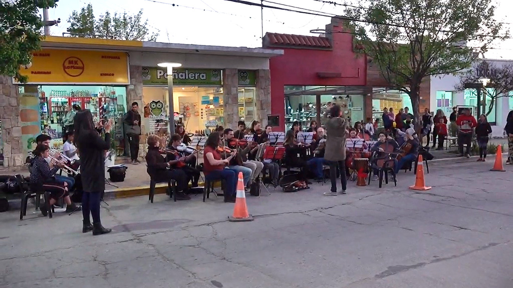 Ensayo abierto de la orquesta municipal de Villa Giardino