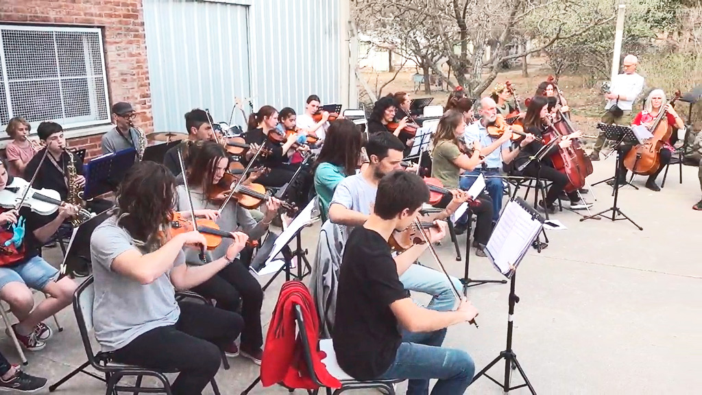 Orquesta municipal compartió ensayo con músicos bonaerenses