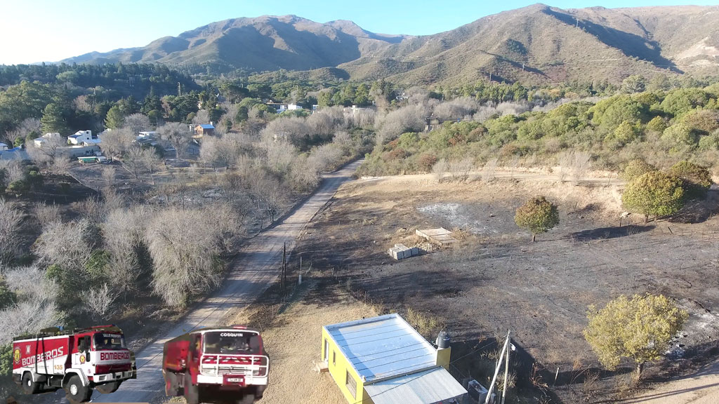 Panico en Villa Caprichosa por incendio de baldíos