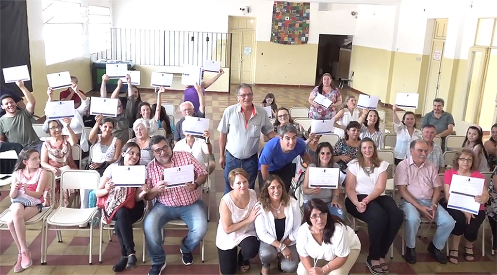 Entrega de certificados de los cursos de la Universidad Popular de Huerta Grande y UPAMI