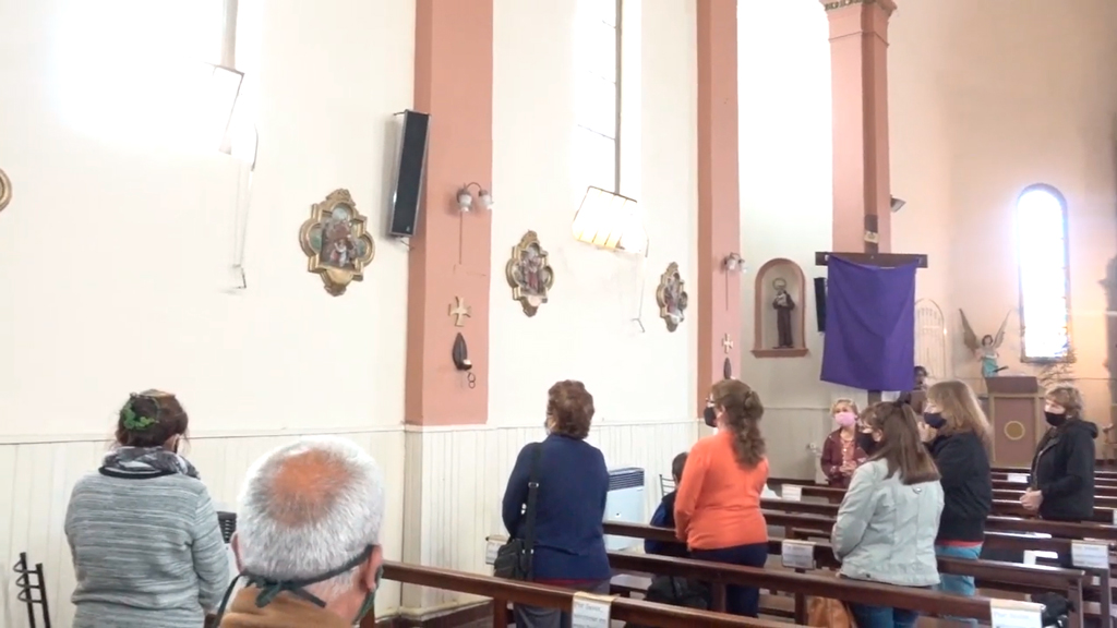 Misa de Viernes Santo en Iglesia Ntra Sra del Carmen