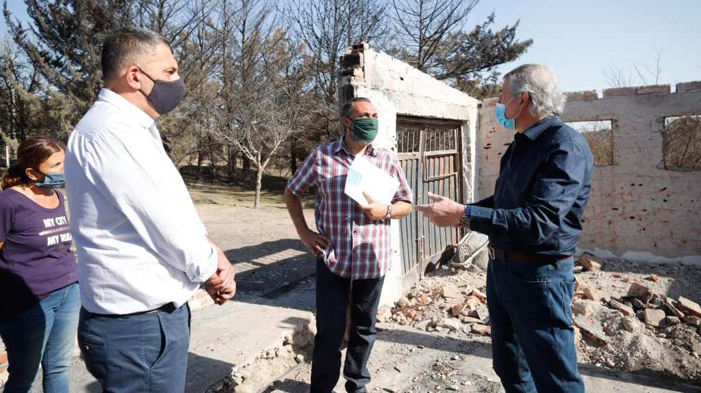 Se concreta la ayuda a propietarios de cabaña quemada de Villa Giardino
