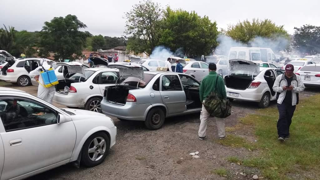 Jueves 09, desinfección y fumigación de taxis, remises, móviles policiales