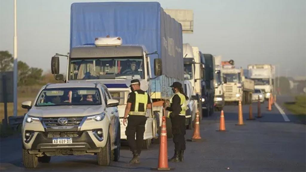 Córdoba: marcha atrás en deporte, reuniones familiares y control estricto para ingresar a la provincia