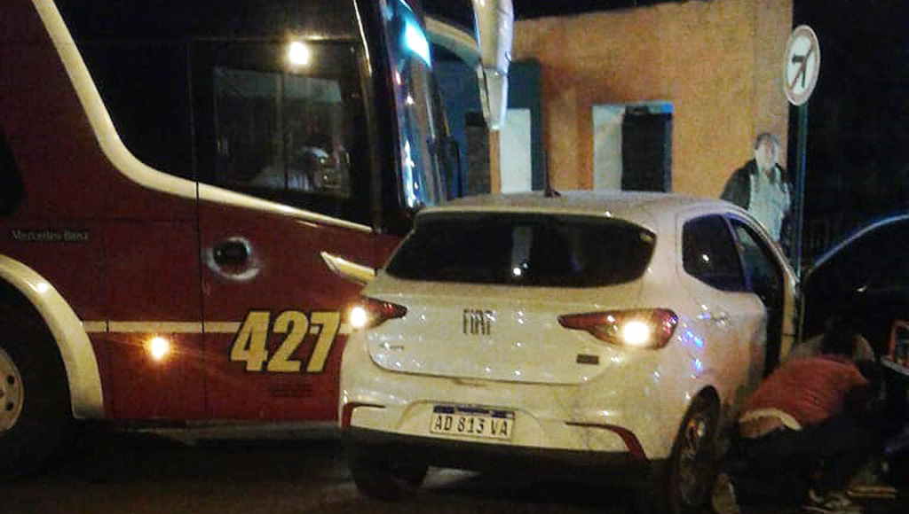 Accidente de un colectivo de pasajeros en las inmediaciones de Supermercado