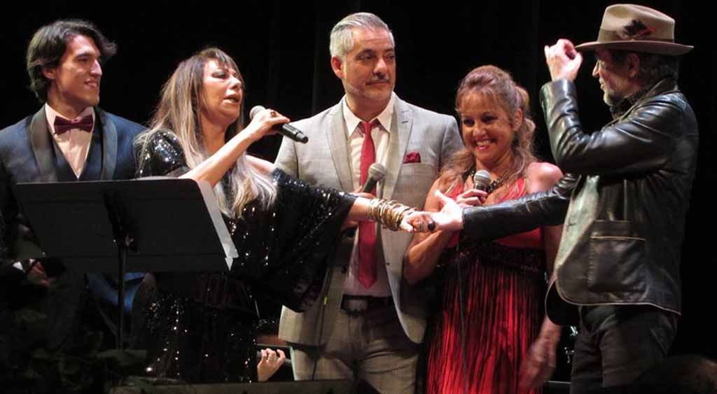 Carlos Habiague compartió escenario con los tangueros en el homenaje a Sabina en el Congreso de la Legua