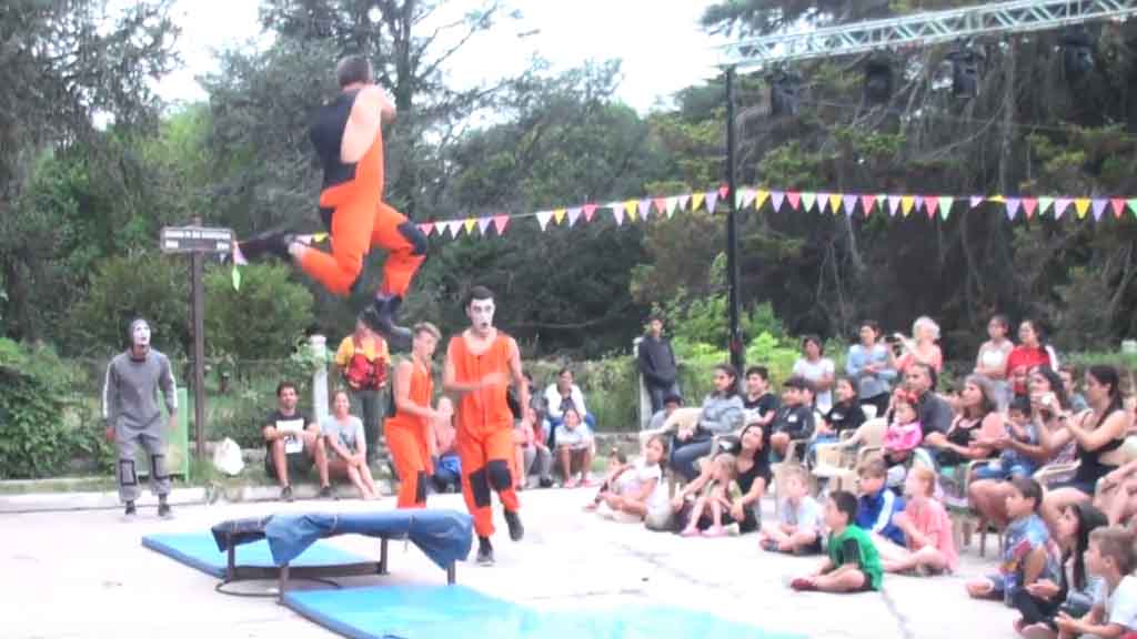 El circo toltk hizo de la suya en el carnaval de Villa Giardino.