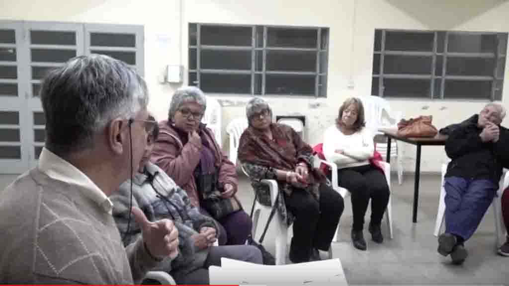 Caritas parroquial La Falda brindó charla sobre cómo ser feliz 