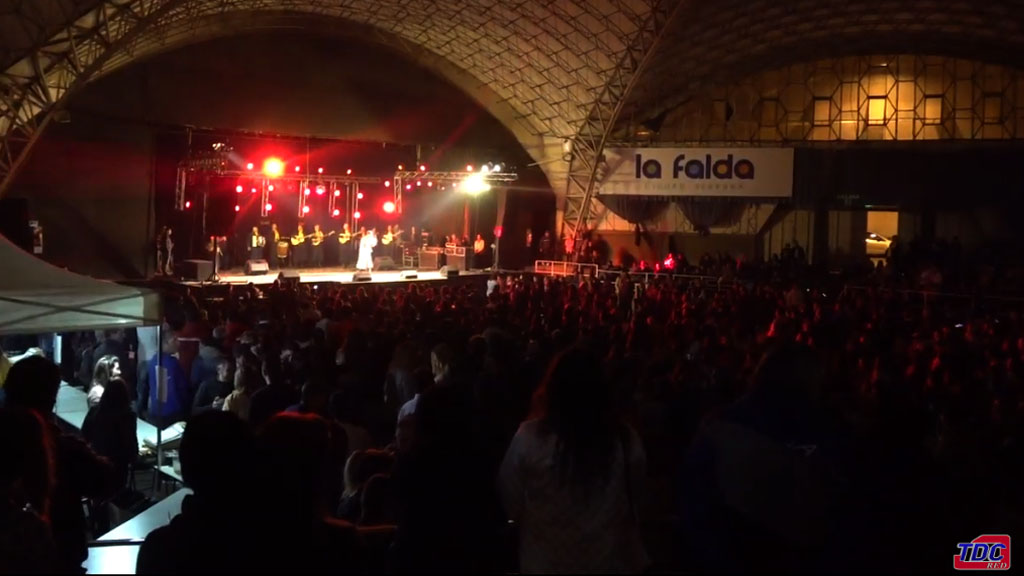 Cristian Valle y Melodyn festejando junto a los Trabajador en su día