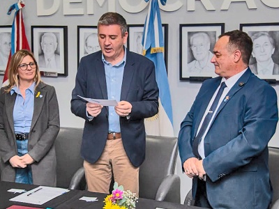Asumió Fabián Dellacecca en Salud y el municipio reconoció la labor de Fabio Mennitte